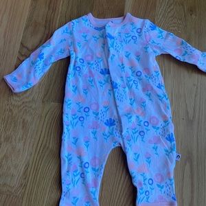 Magnetic me baby girls outfit size 0-3 months